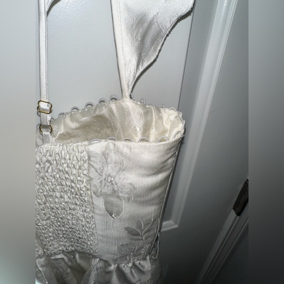 V. Chapman The Vera Dress in White Baroque Floral Size: 4 - Picture 12 of 12